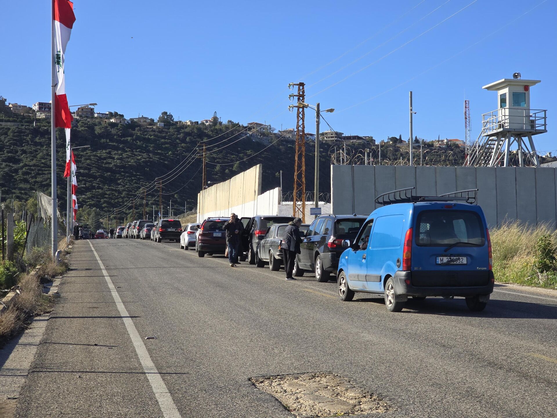 أهالي الناقورة يتفقدون منازلهم: دمار واسع وصمود راسخ ديارنا غالية، جنوبنا غالي، وأرضنا غالية أهالي الناقورة يتفقدون منازلهم: دمار واسع وصمود راسخ ديارنا غالية، جنوبنا غالي، وأرضنا غالية - سبوتنيك عربي, 1920, 23.01.2025