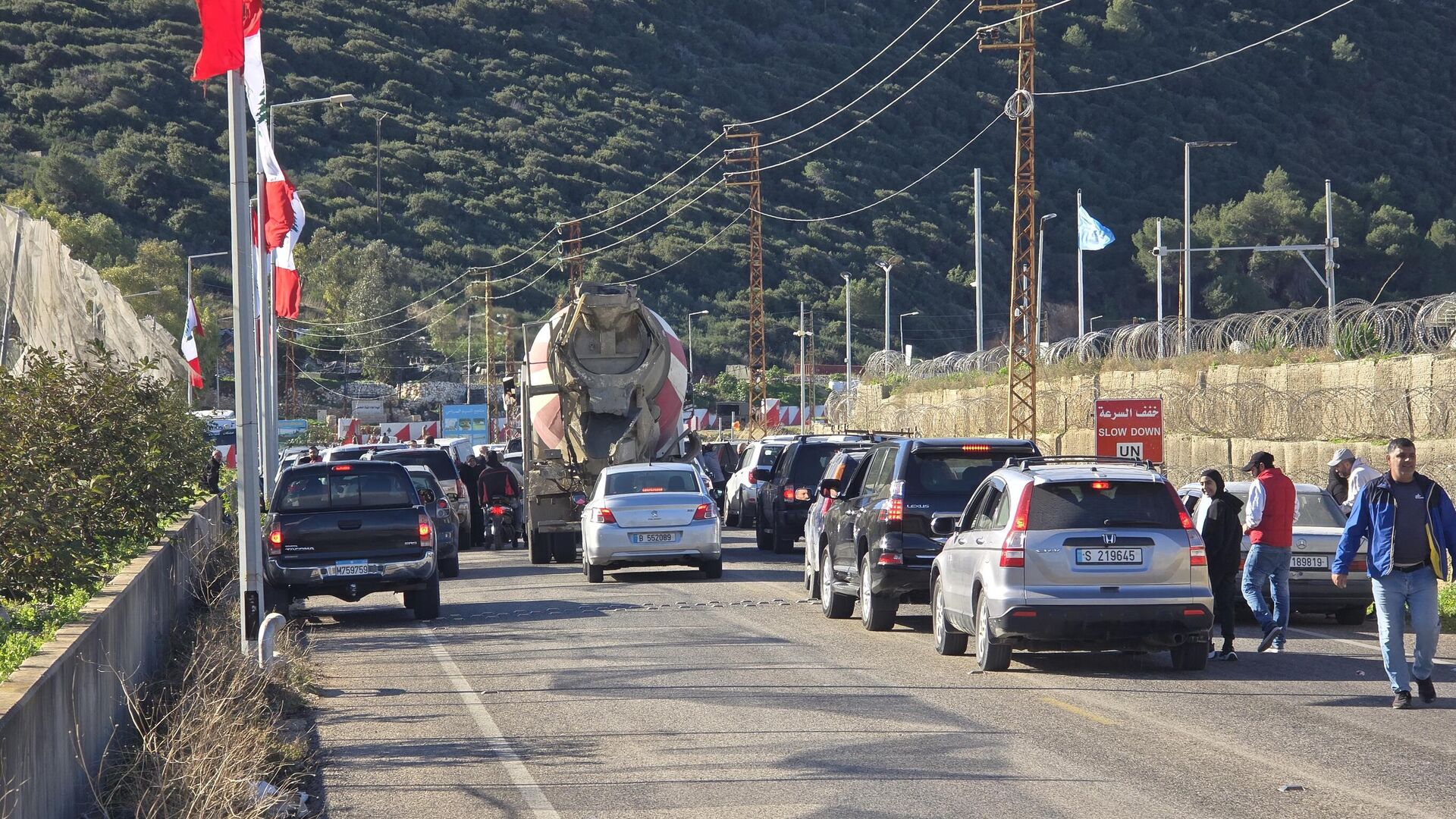 أهالي الناقورة يتفقدون منازلهم: دمار واسع وصمود راسخ ديارنا غالية، جنوبنا غالي، وأرضنا غالية أهالي الناقورة يتفقدون منازلهم: دمار واسع وصمود راسخ ديارنا غالية، جنوبنا غالي، وأرضنا غالية - سبوتنيك عربي, 1920, 24.01.2025
