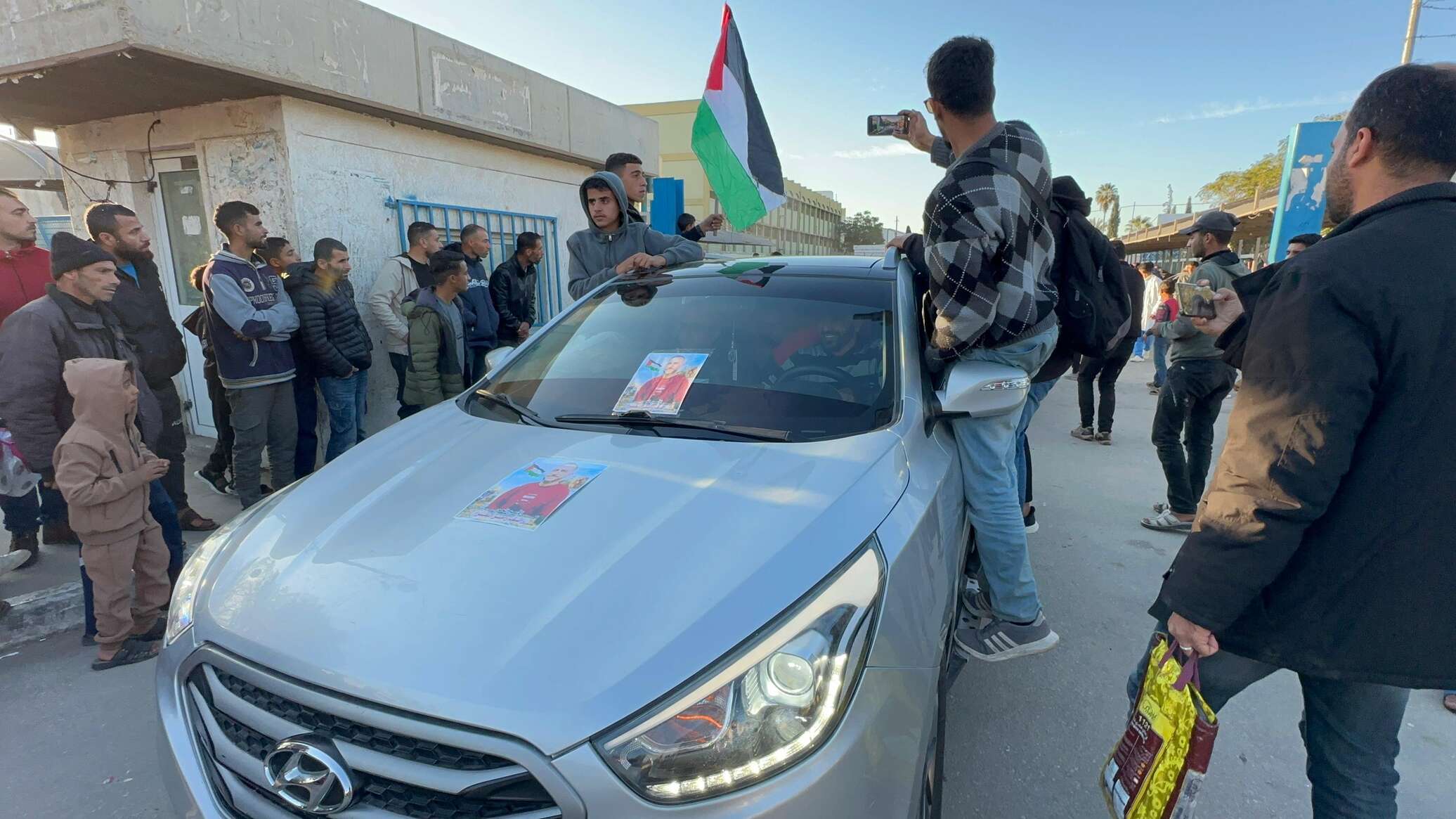 أسرى فلسطينيون مفرج عنهم يروون لـ"سبوتنيك" ظروف الأسر وأشكال التعذيب داخل السجون الإسرائيلية