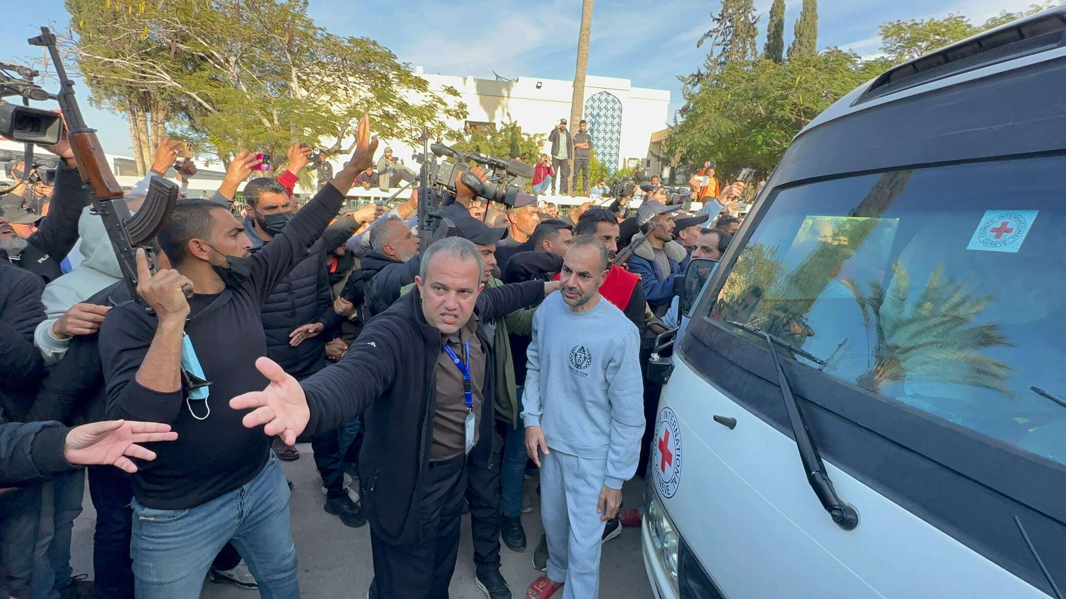 "حماس": تسريع قانون إعدام الأسرى يكشف الوجه الإجرامي للاحتلال