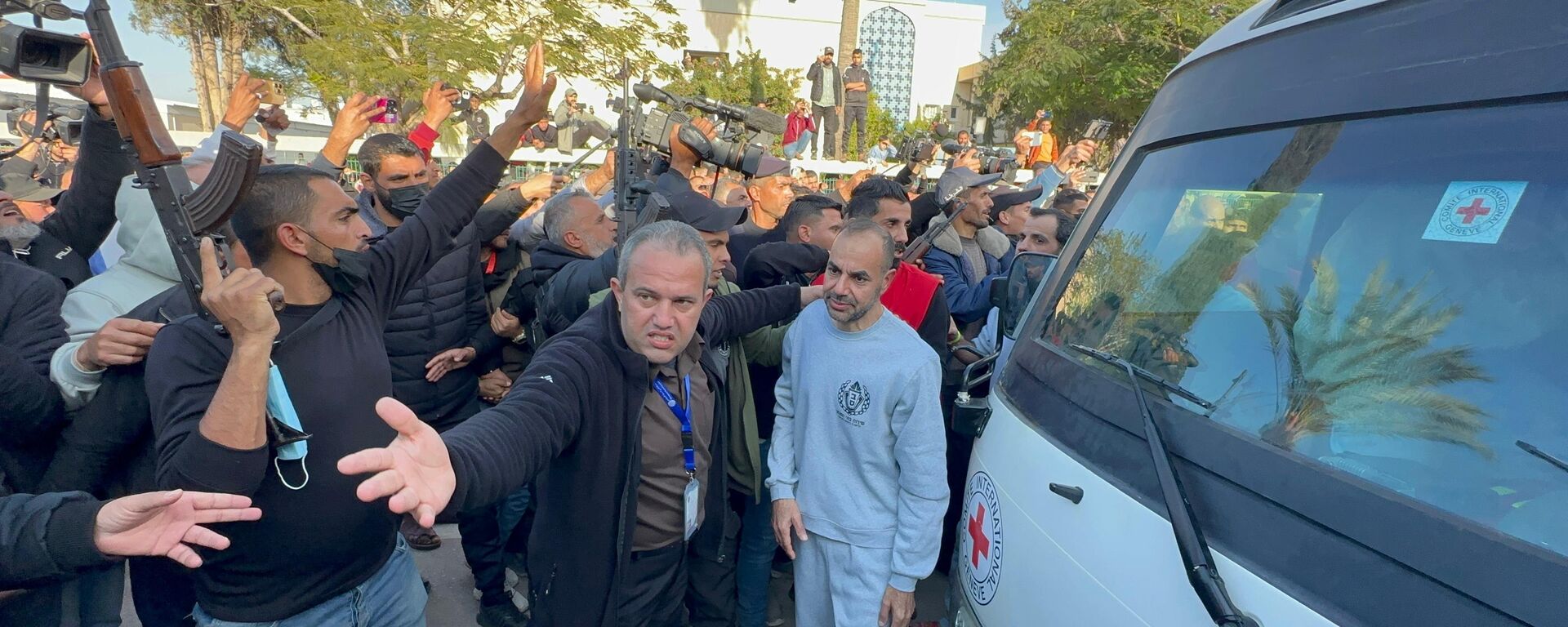 أسرى فلسطينيون مفرج عنهم من الدفعة الثانية يرون لـسبوتنيك ظروف الأسرى وأشكال التعذيب داخل السجون   - سبوتنيك عربي, 1920, 09.02.2026