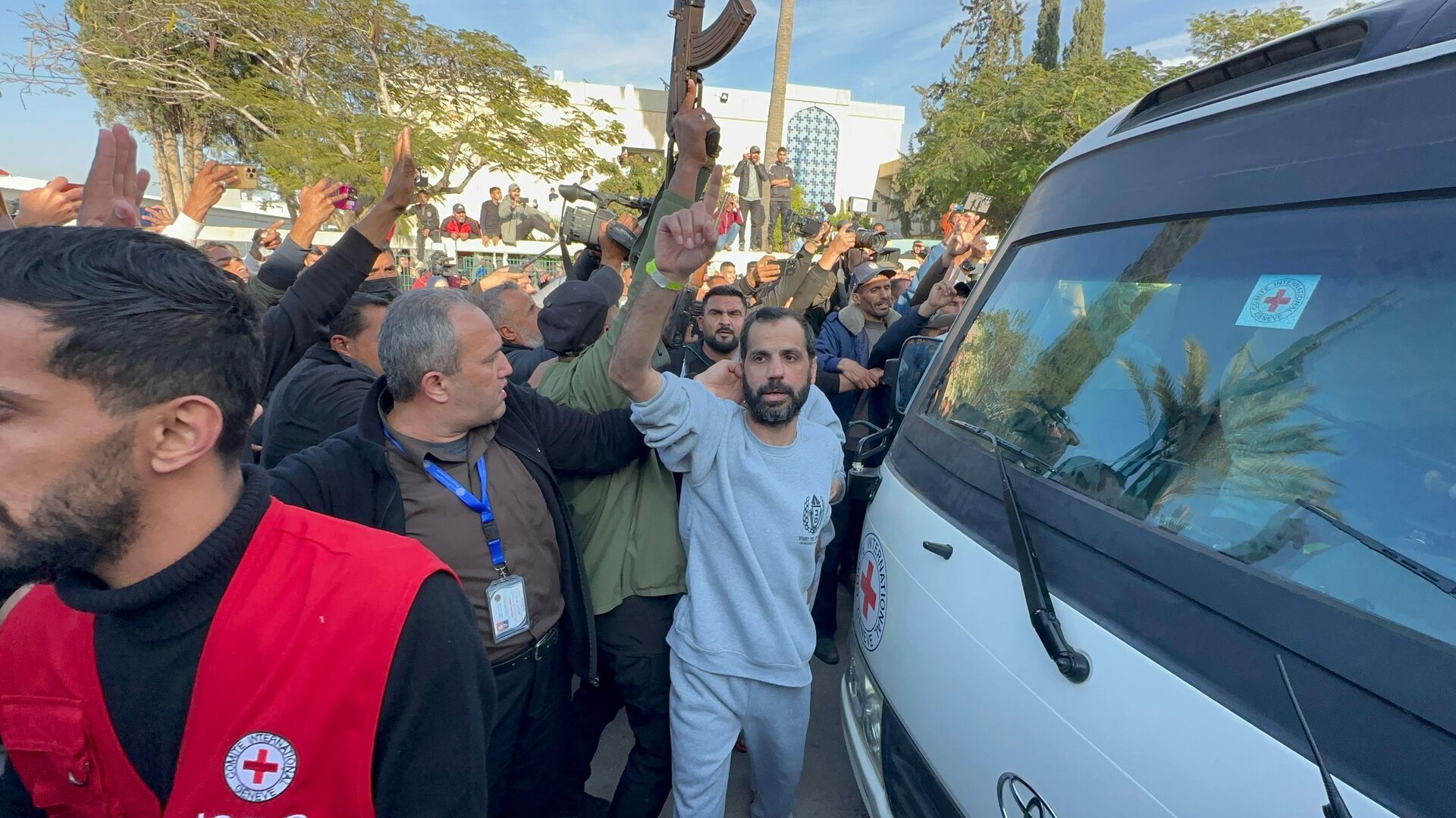 أسرى فلسطينيون مفرج عنهم من الدفعة الثانية يرون لـسبوتنيك ظروف الأسرى وأشكال التعذيب داخل السجون   - سبوتنيك عربي, 1920, 26.01.2025