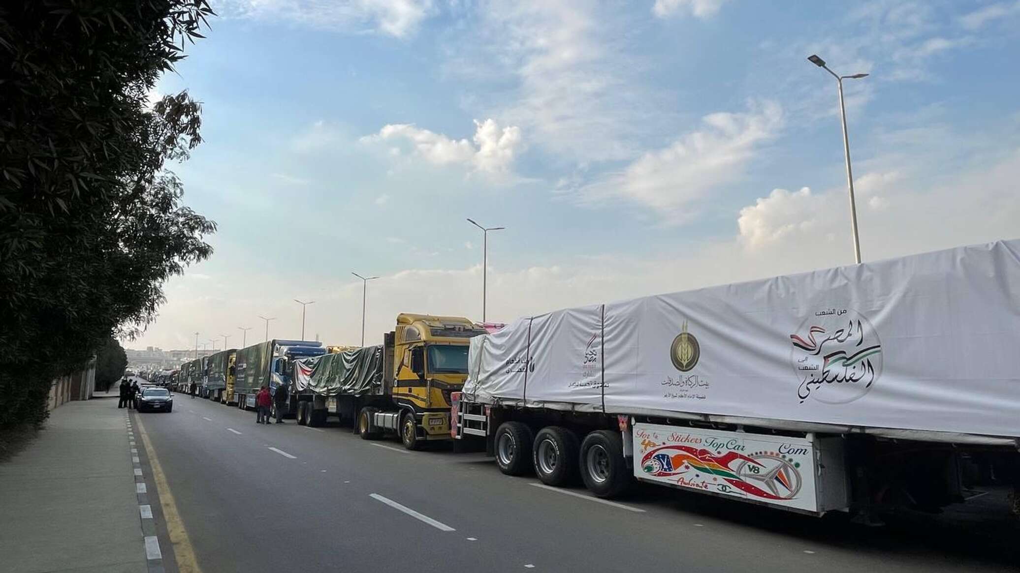 بعد فقدان السيطرة.. الجيش الإسرائيلي يخلي جزءا من مجمع المساعدات الإنسانية في غزة.. فيديو