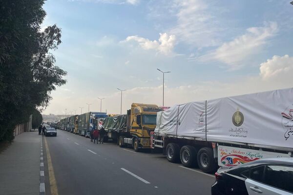 قافلة مساعدات إنسانية مصرية للفلسطينيين في قطاع غزة
 - سبوتنيك عربي