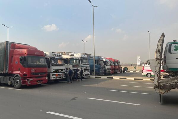 قافلة مساعدات إنسانية مصرية للفلسطينيين في قطاع غزة
 - سبوتنيك عربي