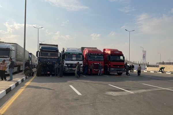 قافلة مساعدات إنسانية مصرية للفلسطينيين في قطاع غزة
 - سبوتنيك عربي