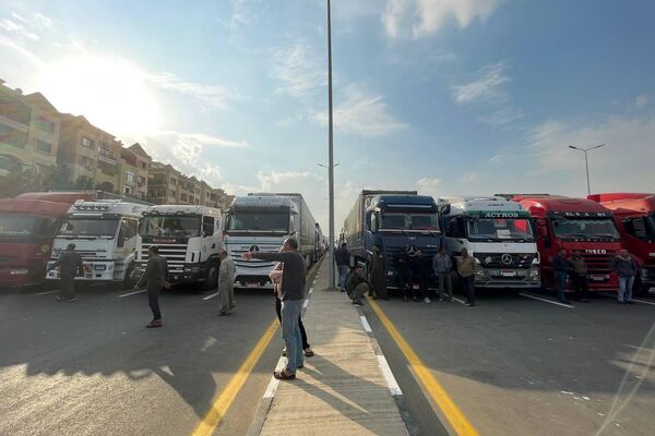 قافلة مساعدات إنسانية مصرية للفلسطينيين في قطاع غزة
 - سبوتنيك عربي
