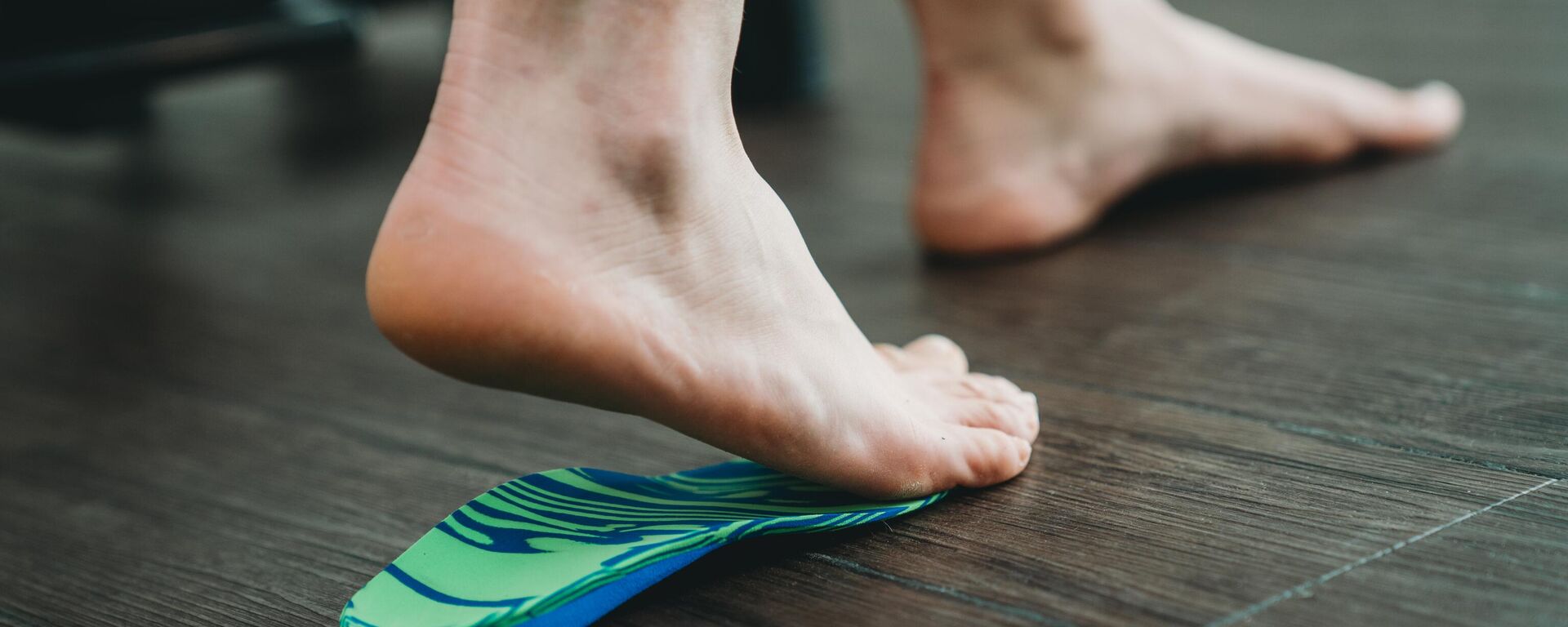 صورة لأقدام تعاني من البرد المستمر - سبوتنيك عربي, 1920, 27.01.2025