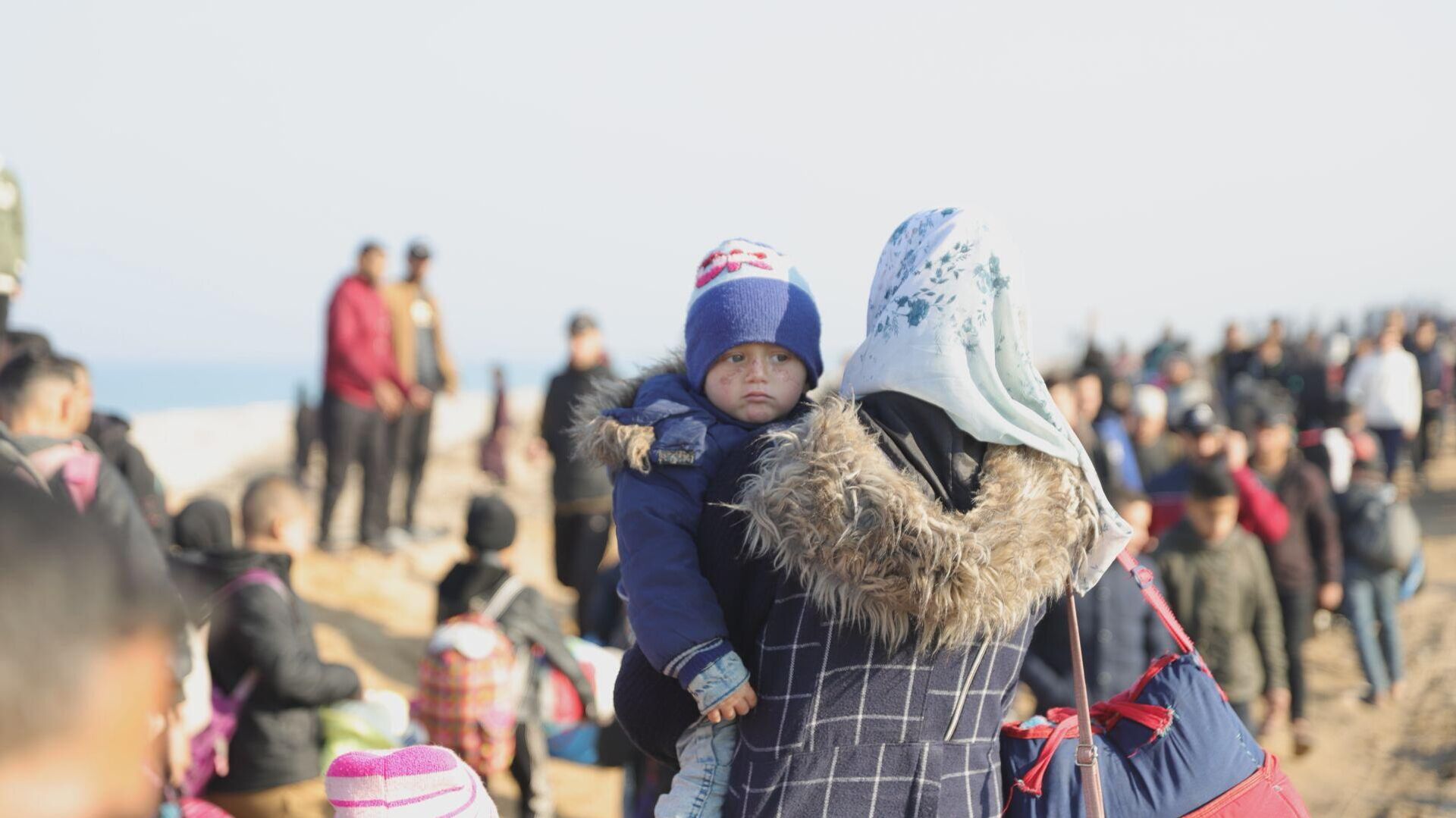 آلاف الفلسطينيين النازحين يعودون إلى شمال قطاع غزة - سبوتنيك عربي, 1920, 28.01.2025