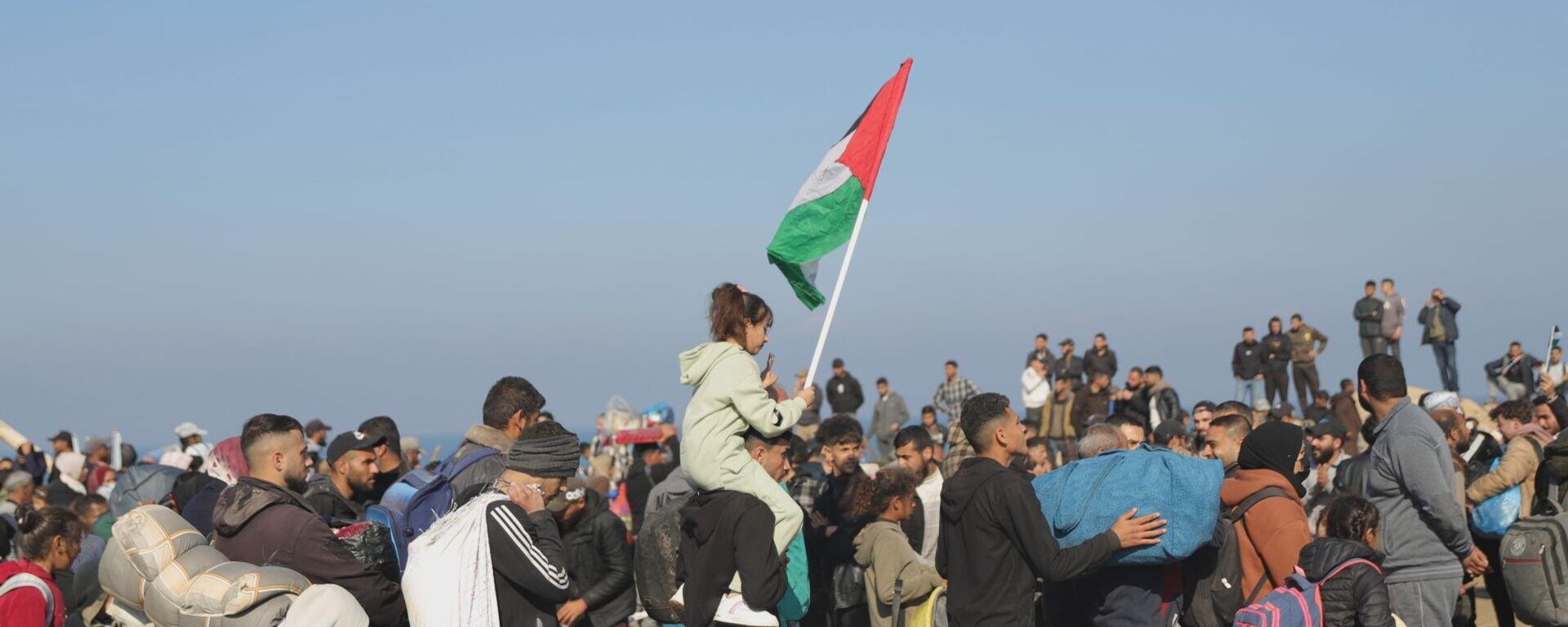 آلاف الفلسطينيين النازحين يعودون إلى شمال قطاع غزة - سبوتنيك عربي, 1920, 30.01.2025