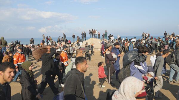 آلاف الفلسطينيين النازحين يعودون إلى شمال قطاع غزة - سبوتنيك عربي