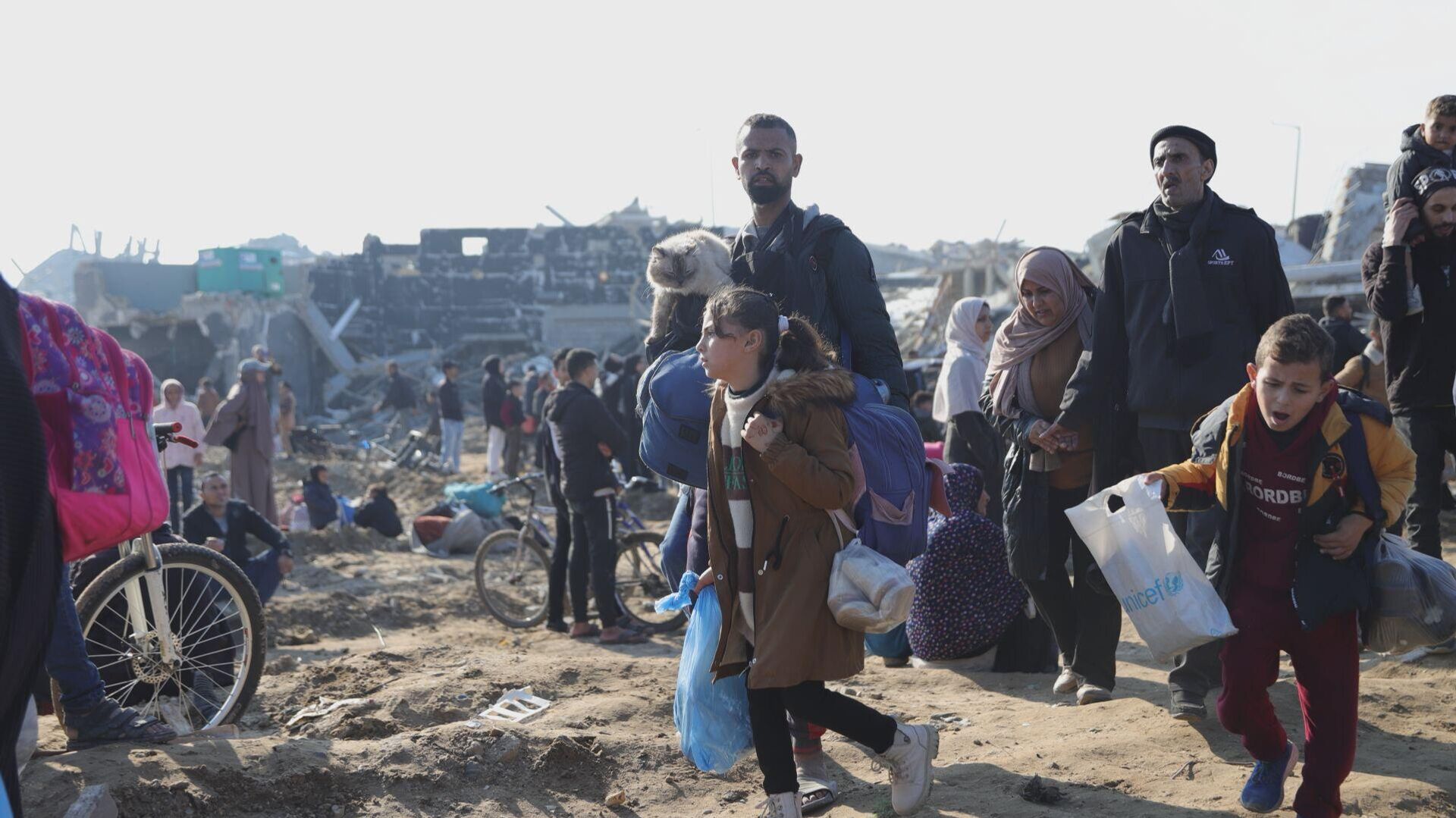 آلاف الفلسطينيين النازحين يعودون إلى شمال قطاع غزة - سبوتنيك عربي, 1920, 28.01.2025