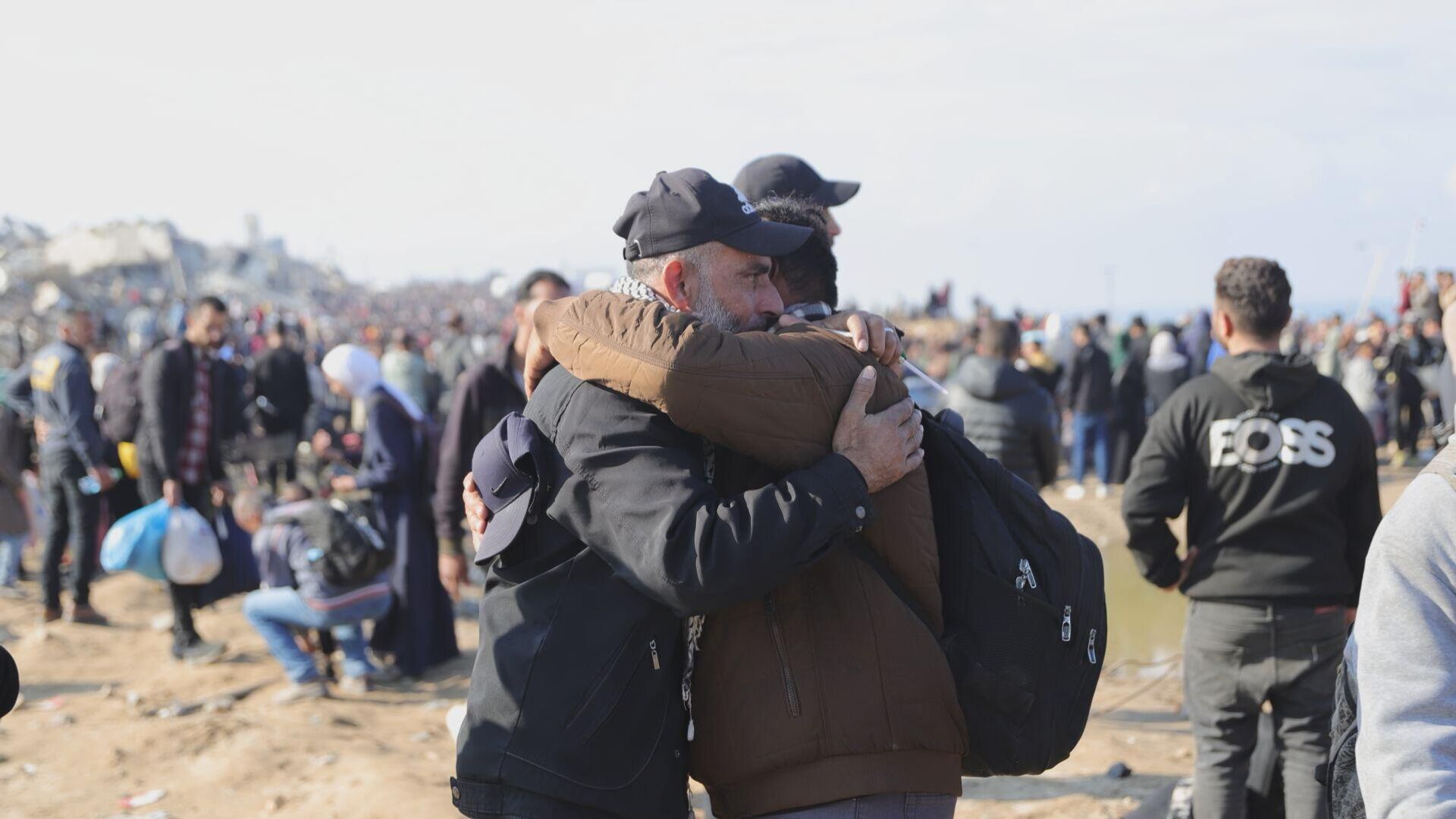 آلاف الفلسطينيين النازحين يعودون إلى شمال قطاع غزة - سبوتنيك عربي, 1920, 28.01.2025