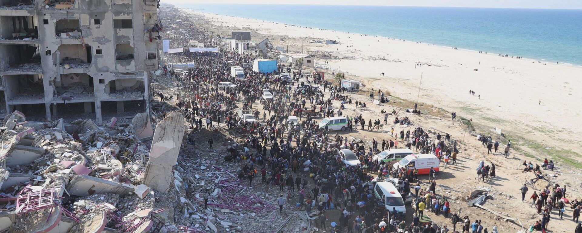 آلاف الفلسطينيين النازحين يعودون إلى شمال قطاع غزة - سبوتنيك عربي, 1920, 27.02.2025