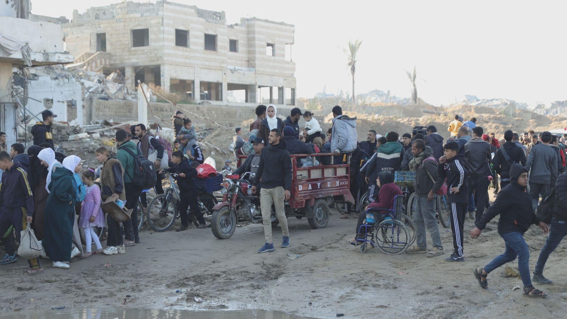 آلاف الفلسطينيين النازحين يعودون إلى شمال قطاع غزة - سبوتنيك عربي, 1920, 28.01.2025