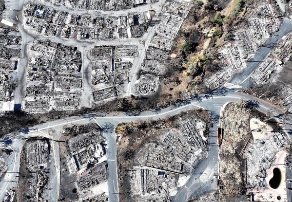 صورة جوية تظهر منازل مدمرة في حريق باليساديس، في 27 يناير 2025، في باسيفيك باليساديس في كاليفورنيا - سبوتنيك عربي