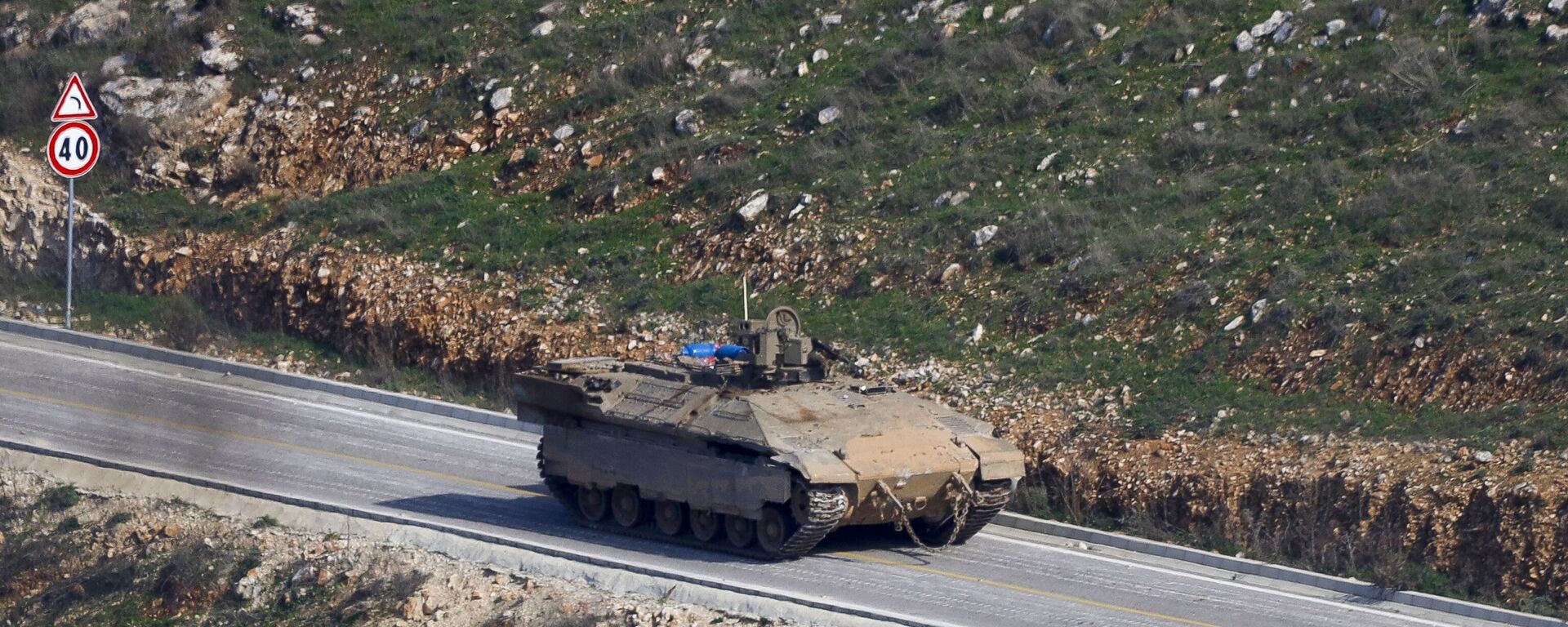 ناقلة جند إسرائيلية في وادي السلوقي جنوبي لبنان - سبوتنيك عربي, 1920, 27.08.2025