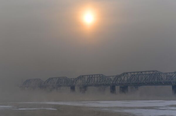 جسر السكك الحديدية العابر لسيبيريا فوق نهر ينيسي في كراسنويارسك. - سبوتنيك عربي
