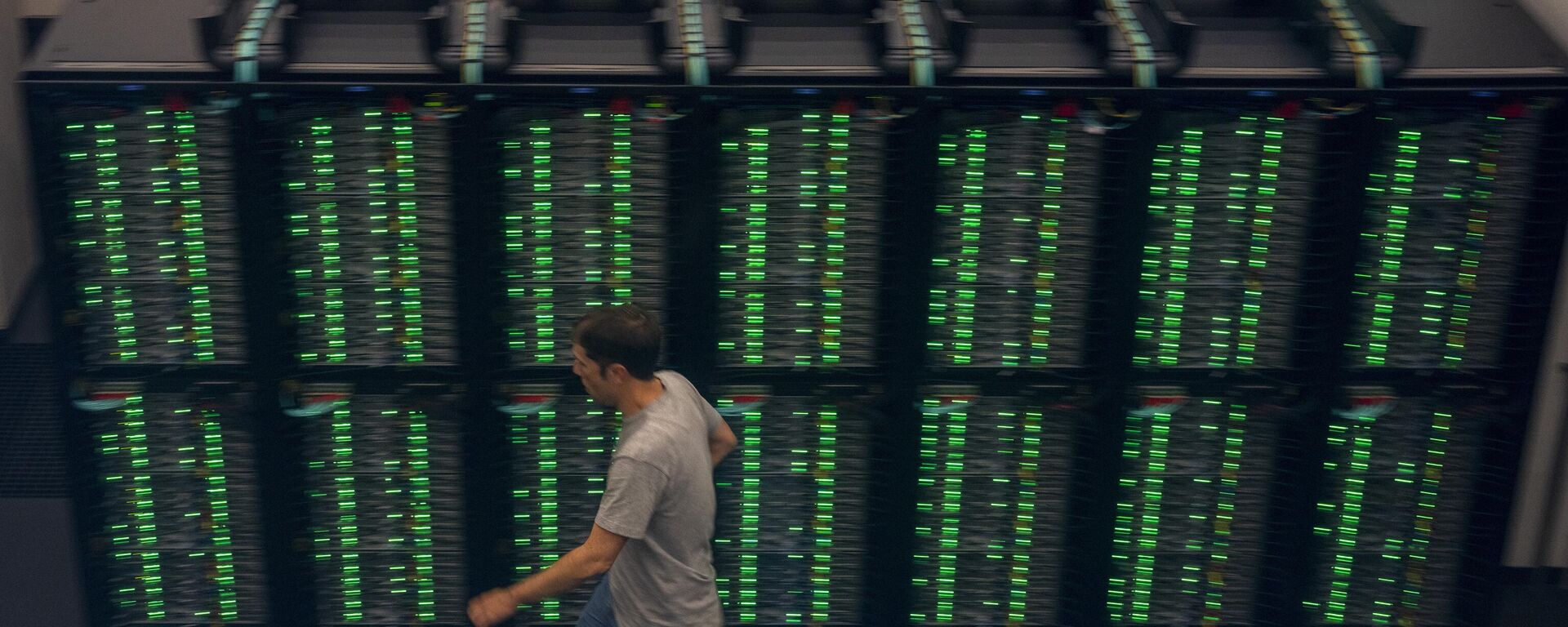 حاسوب عملاق جديد - سبوتنيك عربي, 1920, 05.02.2025