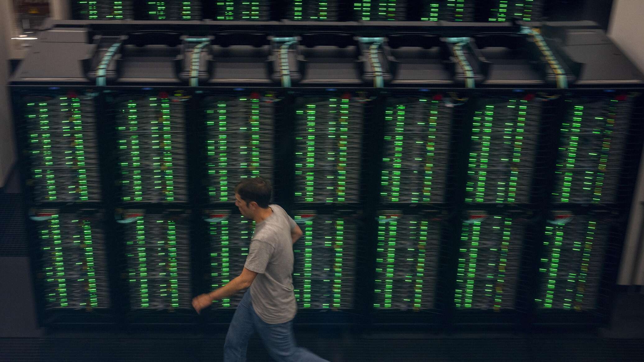 الصين تكشف عن أول حاسوب يشبه الدماغ البشري