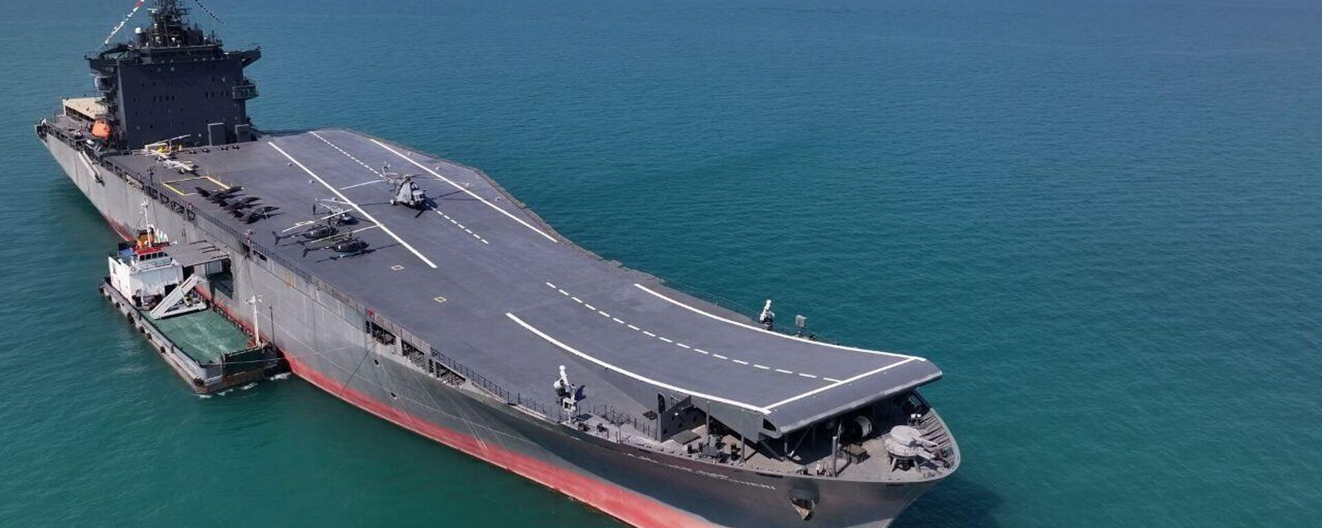 الحرس الثوري الإيراني يعلن انضمام حاملة المسيرات الشهيد بهمن باقري إلى الأسطول القتالي للقوات البحرية التابعة له في منطقة الخليج - سبوتنيك عربي, 1920, 27.02.2025