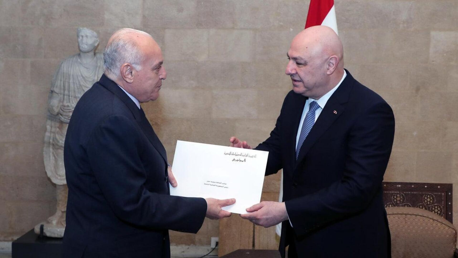 وزير الخارحية الجزائري يسلم الرئيس اللبناني رسالة من الرئيس الجزائري عبد المجيد تبون وزير الخارحية الجزائري يسلم الرئيس اللبناني رسالة من الرئيس الجزائري عبد المجيد تبون - سبوتنيك عربي, 1920, 09.02.2025