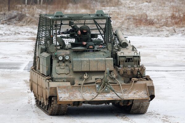 مدرعة للإصلاح من طراز "بي إر إي إم 80" مدرعة للإصلاح من طراز "بي إر إي إم 80" - سبوتنيك عربي