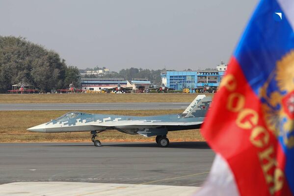 مقاتلة روسية تسارك في المعرض الذي يشهد لأول مرة انضمام طائرات روسية وأمريكية من الجيل الخامس للمشاركة في  المعرض واحد - سبوتنيك عربي