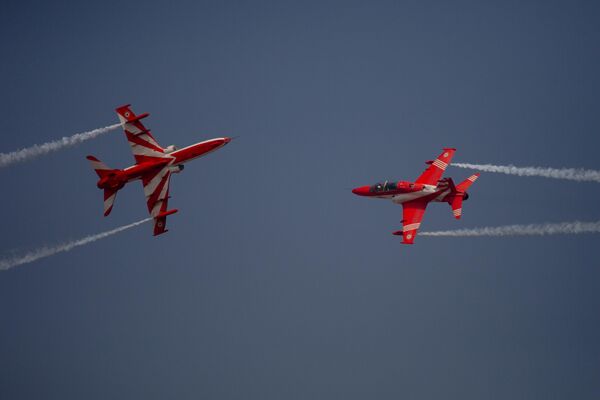  طائرتان تنفذات عرضا جويا خلال فعاليات المعرض - سبوتنيك عربي