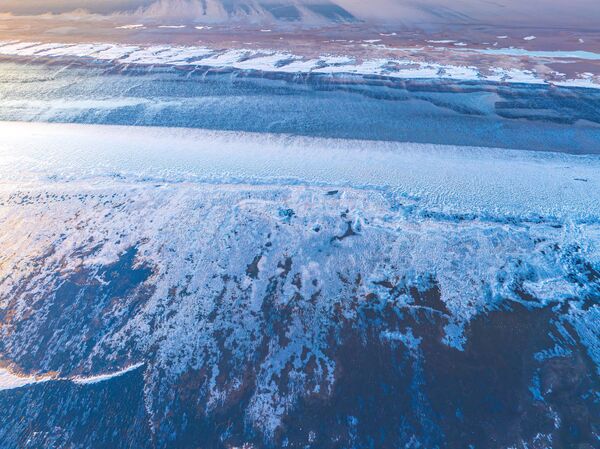 صورة تظهر نهر "تشيانتانغ" والثلوج تغطيه - سبوتنيك عربي