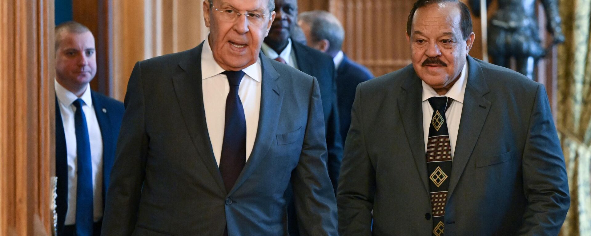 وزير الخارجية الروسي سيرغي لافروف ووزير الخارجية السوداني علي يوسف الشريف خلال لقاء في موسكو - سبوتنيك عربي, 1920, 12.02.2025