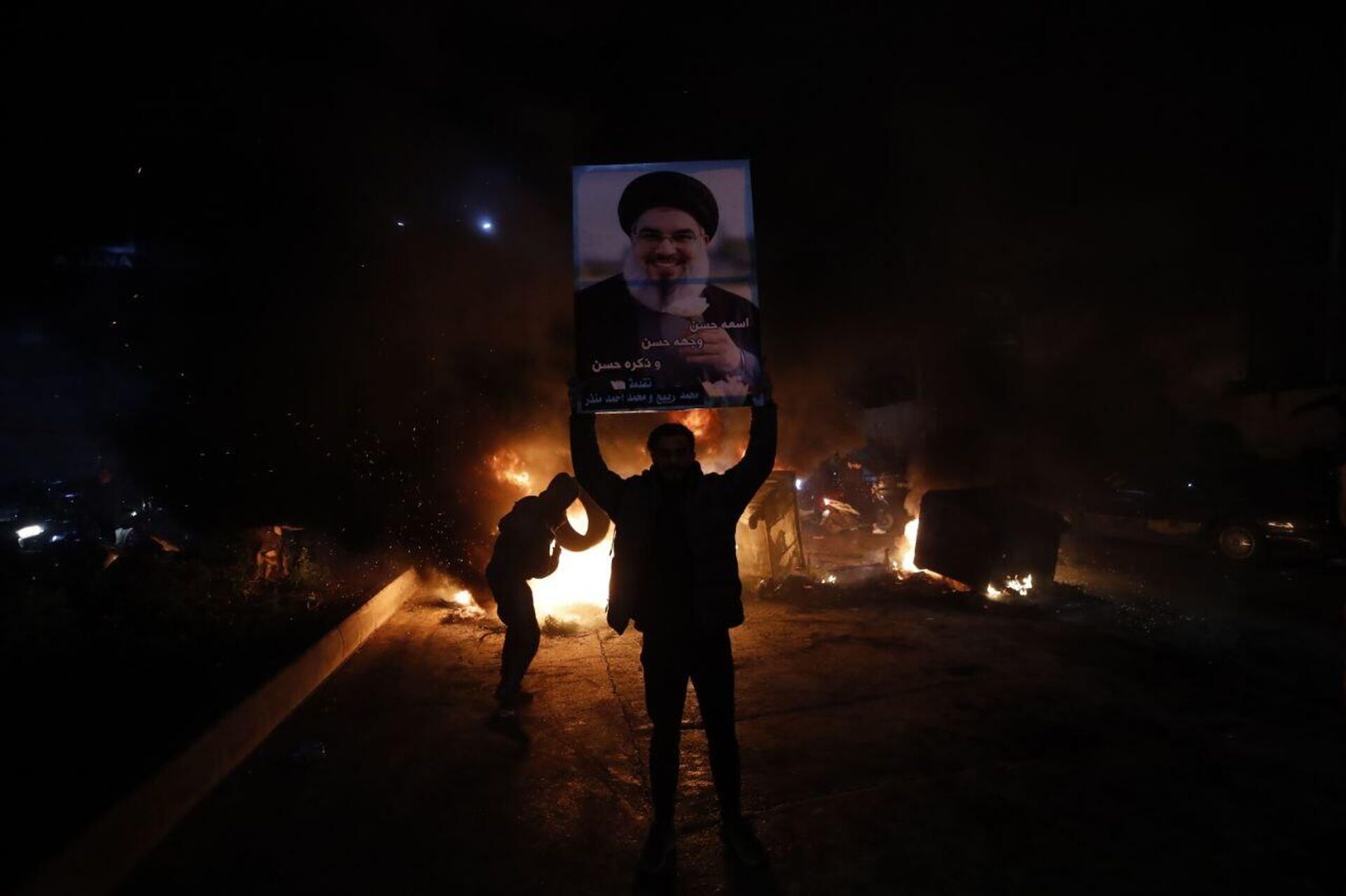 المئات يقطعون طريق مطار رفيق الحريري الدولي  احتجاجا على منع هبوط طائرة إيرانية في بيروت - سبوتنيك عربي, 1920, 13.02.2025