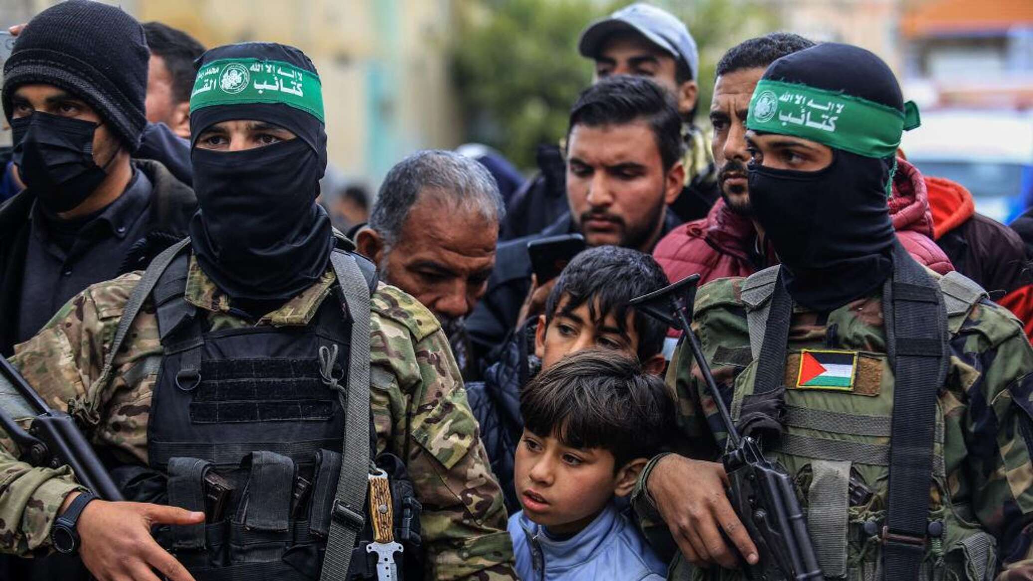 البرغوثي وسعادات على رأسهم.. "حماس" تطالب بالإفراج عن أسماء بارزة في صفقة الهدنة