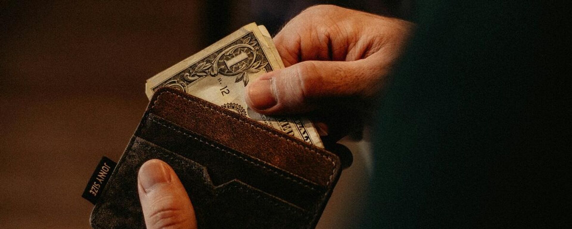 محفظة نقود - سبوتنيك عربي, 1920, 15.02.2025