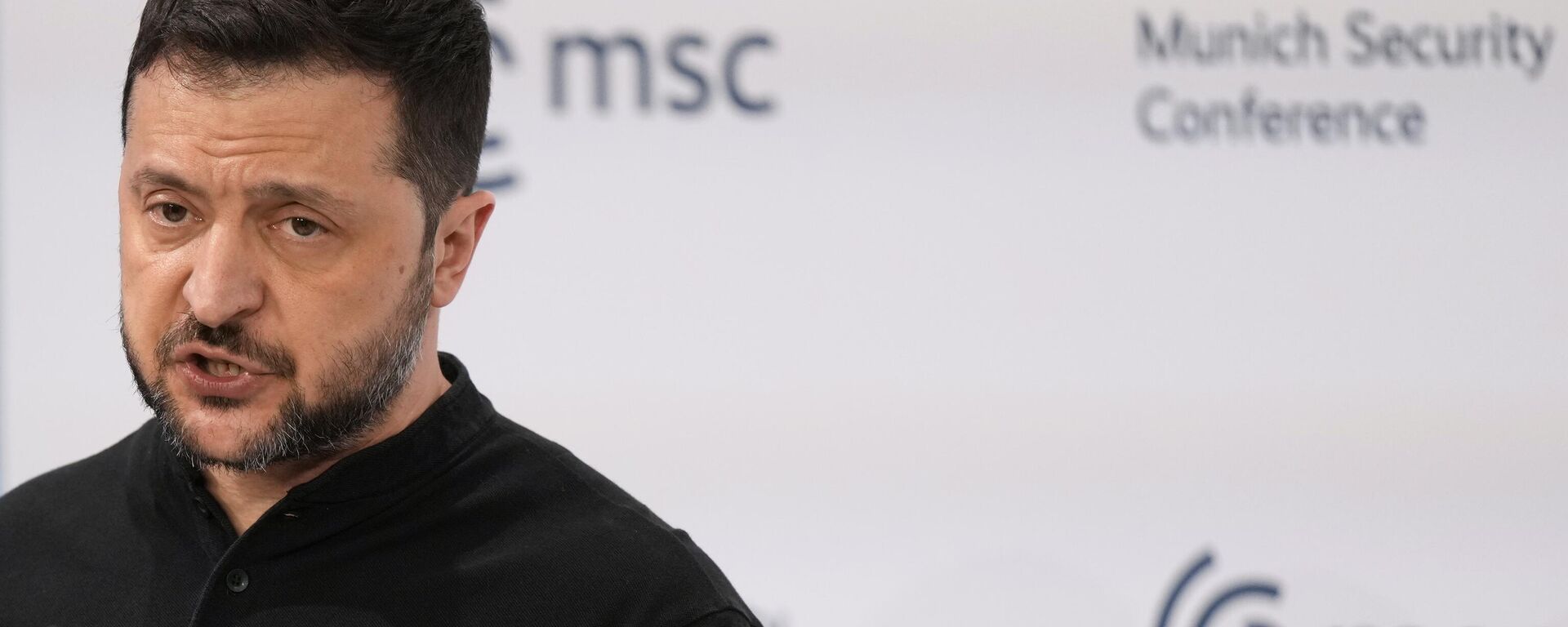 فلاديمير زيلينسكي يتحدث خلال مؤتمر ميونيخ للأمن في فندق بايريشر هوف في ميونيخ بألمانيا - سبوتنيك عربي, 1920, 02.03.2025