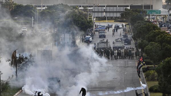 الجيش اللبناني يفض اعتصام على طريق مطار رفيق الحريري الدولي - سبوتنيك عربي