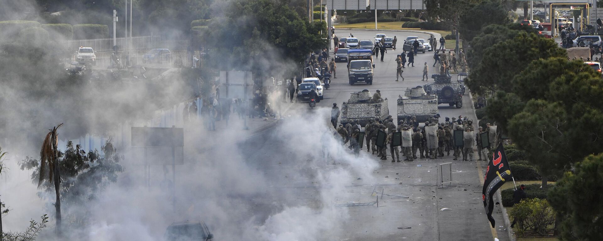 الجيش اللبناني يفض اعتصام على طريق مطار رفيق الحريري الدولي - سبوتنيك عربي, 1920, 16.02.2025