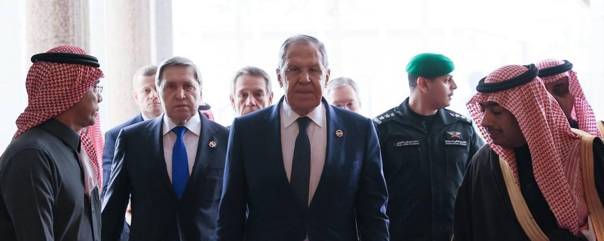 الوفد الروسي يصل إلى مقر إجراء المحادثات مع مسؤولي الإدارة الأمريكية في العاصمة السعودية الرياض - سبوتنيك عربي, 1920, 18.02.2025