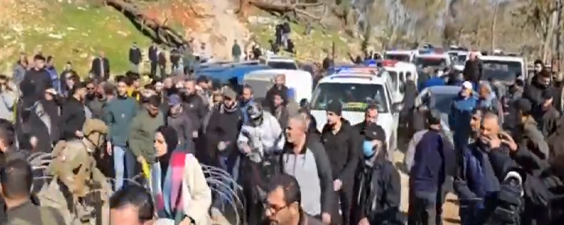 صورة لعودة أهالي بلدة العديسة جنوبي لبنان بعد انسحاب الجيش الإسرائيلي منها صورة لعودة أهالي بلدة العديسة جنوبي لبنان بعد انسحاب الجيش الإسرائيلي منها - سبوتنيك عربي, 1920, 10.04.2025