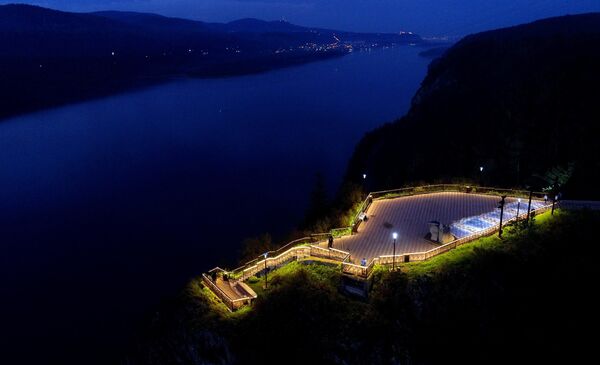 منظر لمنصة المراقبة "تسار ريبا"، المخصصة للكاتب فيكتور أستافييف، في إقليم كراسنويارسك، روسيا - سبوتنيك عربي