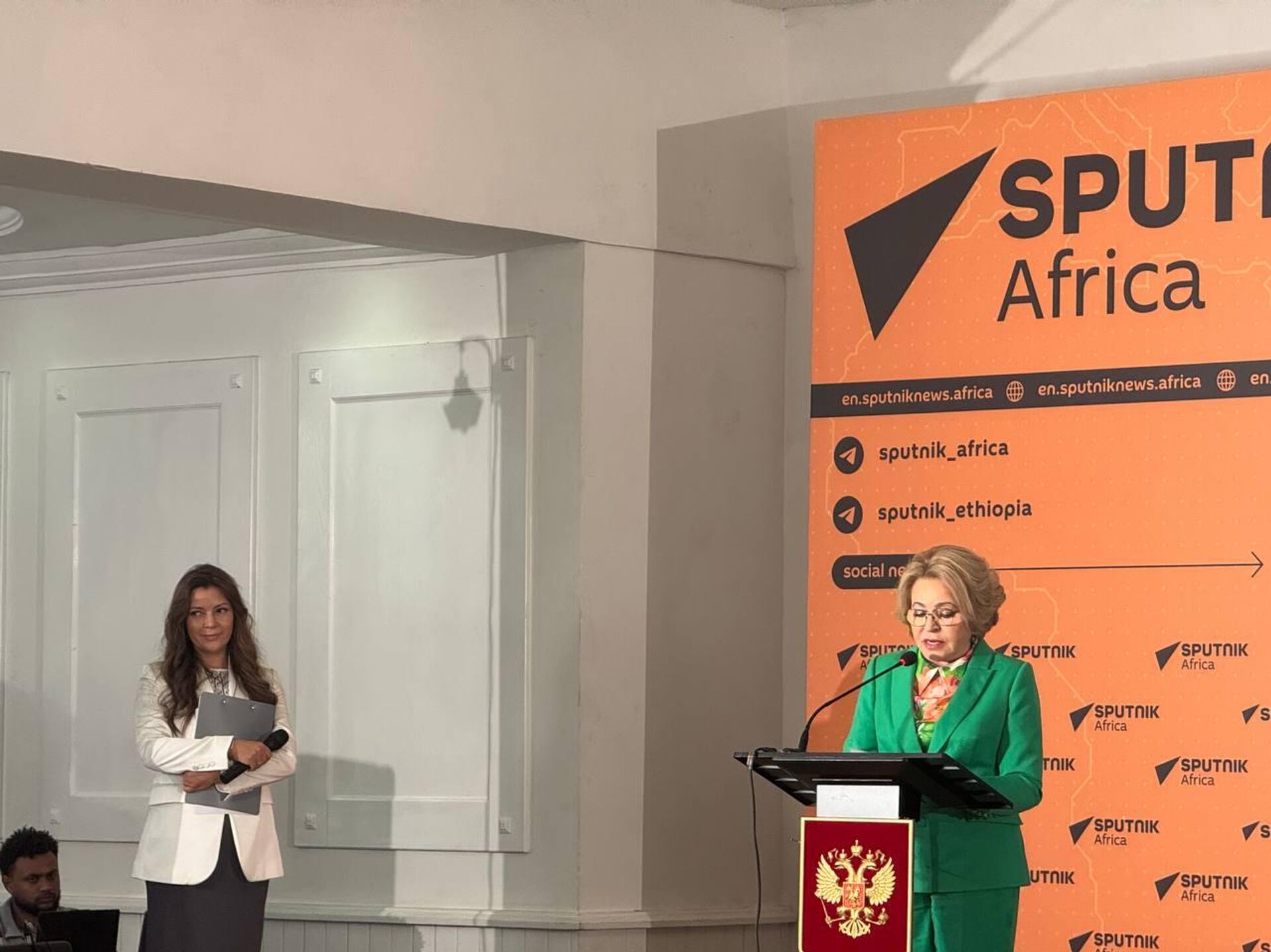  افتتاح المكتب التمثيلي لوكالة سبوتنيك في أديس أبابا، رئيسة مجلس الفيدرالية الروسي، فالنتينا ماتفيينكو، والمدير العالم لوكالة الأنباء الدولية روسيا سيغودنيا، التي تضم وكالة الأنباء الدولية سبوتنيك، دميتري كيسيلوف - سبوتنيك عربي, 1920, 19.02.2025