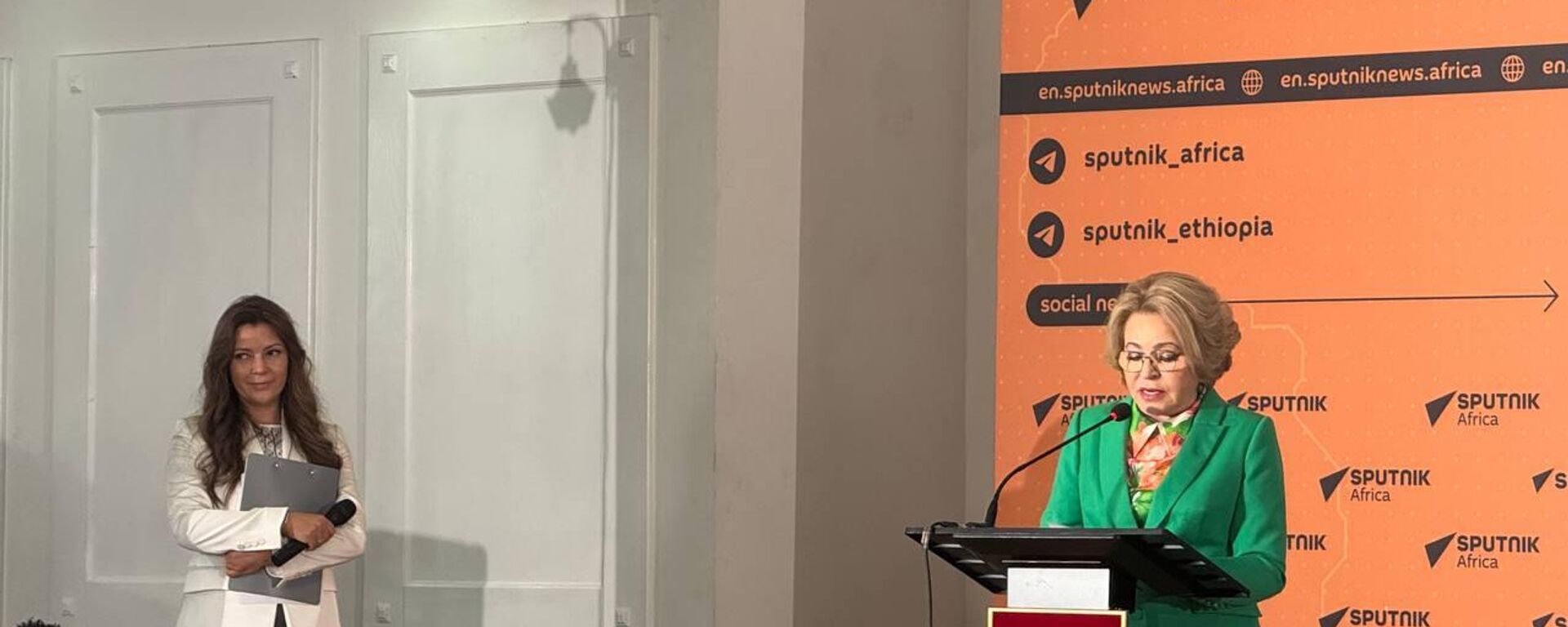  افتتاح المكتب التمثيلي لوكالة سبوتنيك في أديس أبابا، رئيسة مجلس الفيدرالية الروسي، فالنتينا ماتفيينكو، والمدير العالم لوكالة الأنباء الدولية روسيا سيغودنيا، التي تضم وكالة الأنباء الدولية سبوتنيك، دميتري كيسيلوف - سبوتنيك عربي, 1920, 19.02.2025