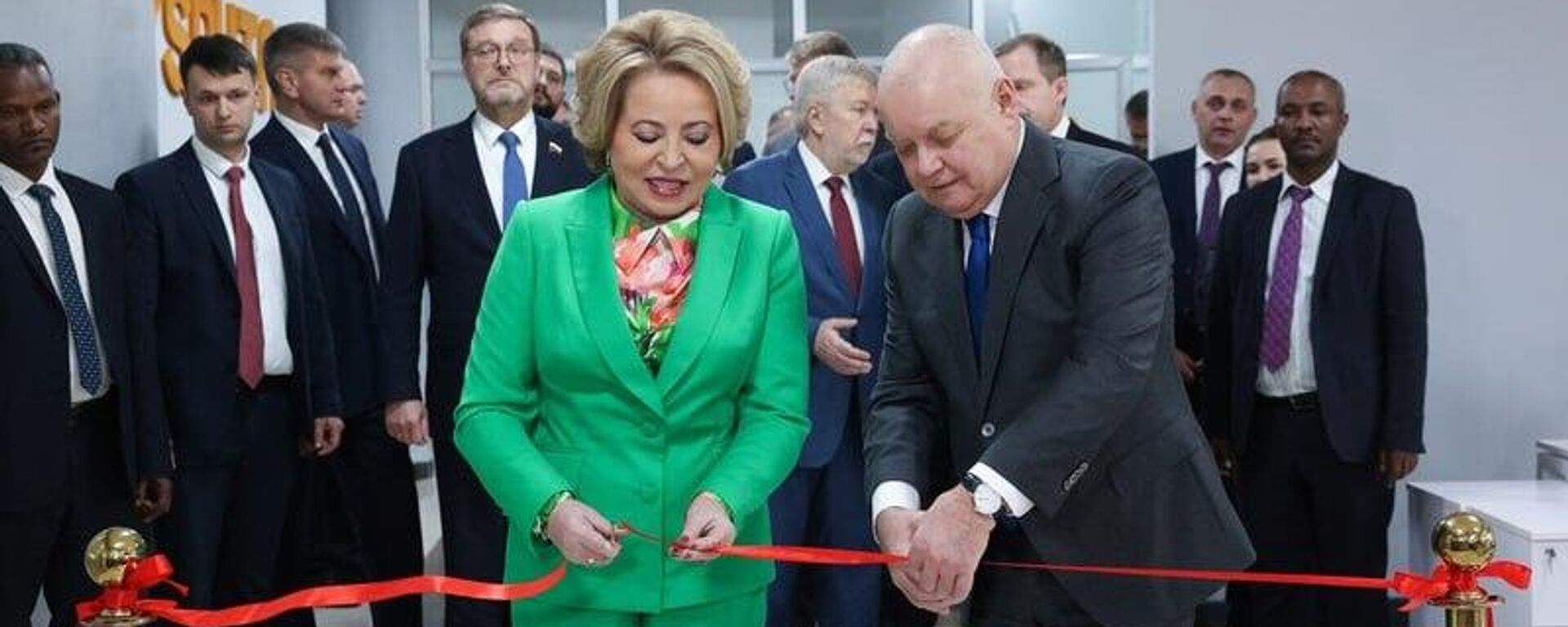  افتتاح المكتب التمثيلي لوكالة سبوتنيك في أديس أبابا، رئيسة مجلس الفيدرالية الروسي، فالنتينا ماتفيينكو، والمدير العالم لوكالة الأنباء الدولية روسيا سيغودنيا، التي تضم وكالة الأنباء الدولية سبوتنيك، دميتري كيسيلوف - سبوتنيك عربي, 1920, 19.02.2025