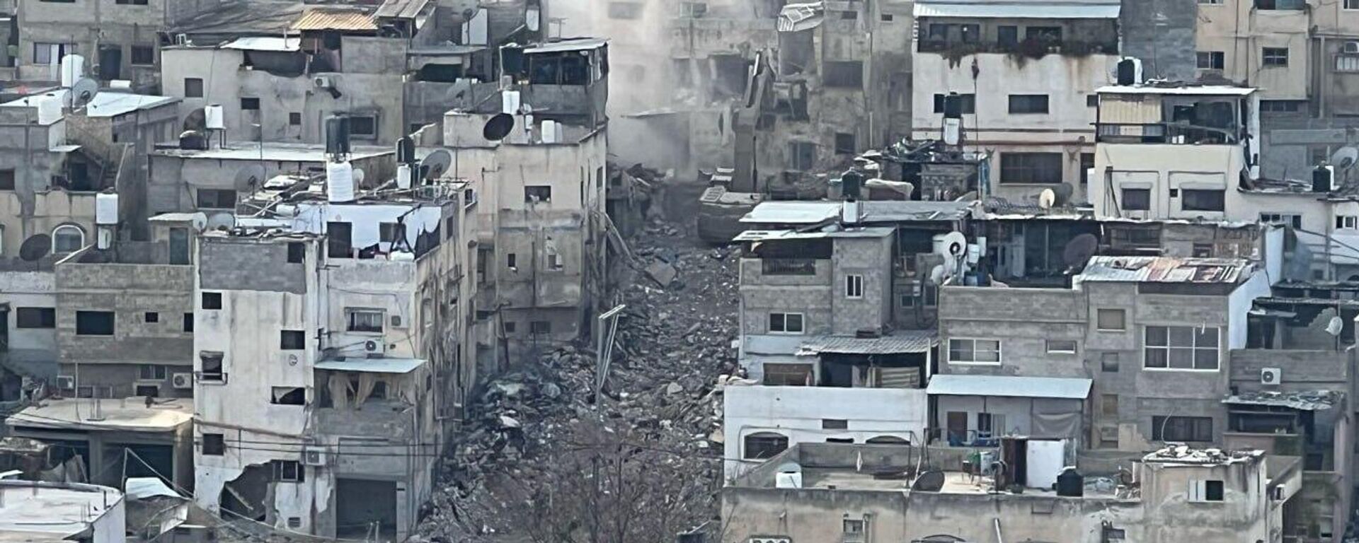 صورلعشرات المنازل والمحال التجارية المدمرة بمخيم طولكرم شمال الضفة الغربية - سبوتنيك عربي, 1920, 02.07.2025