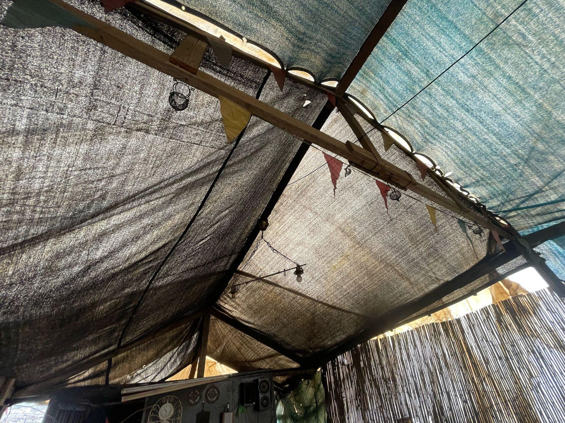 عائلات فلسطينية تعيش في خيمة واحدة بعد نزوحها من مخيم طولكرم شمال الضفة الغربية
عائلات فلسطينية تعيش في خيمة واحدة بعد نزوحها من مخيم طولكرم شمال الضفة الغربية
- سبوتنيك عربي, 1920, 20.02.2025