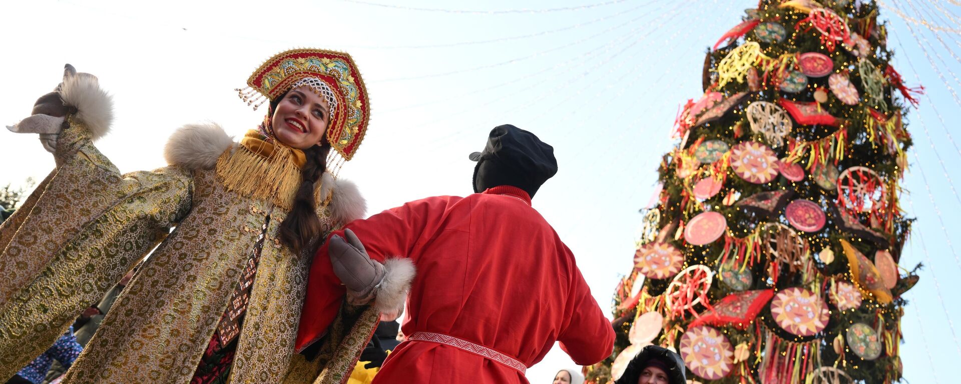 Масленица в рамках проекта Зима в Москве на Манежной площади в Москве - سبوتنيك عربي, 1920, 24.02.2025