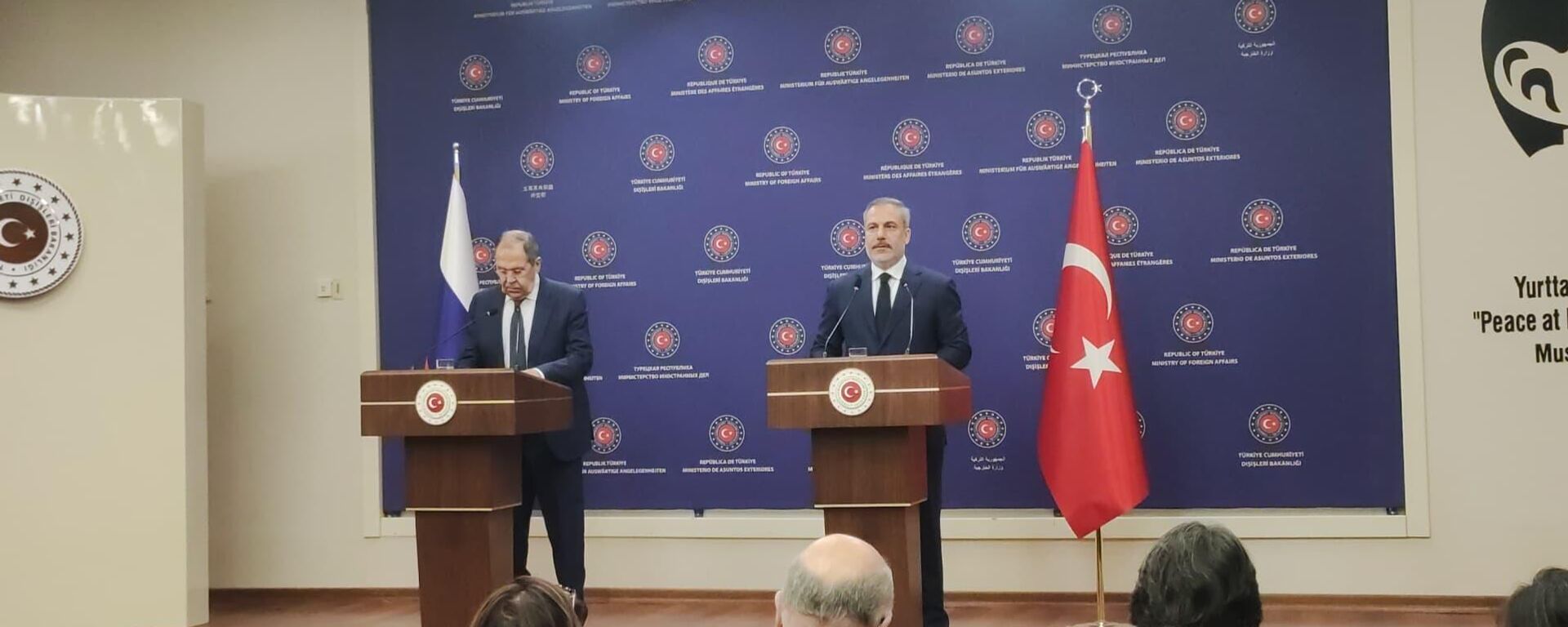 وزير الخارجية الروسي سيرغي لافروف يعقد مؤتمرا صحفيا مع نظيره التركي هاكان فيدان  - سبوتنيك عربي, 1920, 15.06.2025