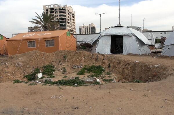 من الخيمة إلى الخيمة... أول مخيم إيواء في غزة يحتضن عائدين من جنوبي القطاع - سبوتنيك عربي