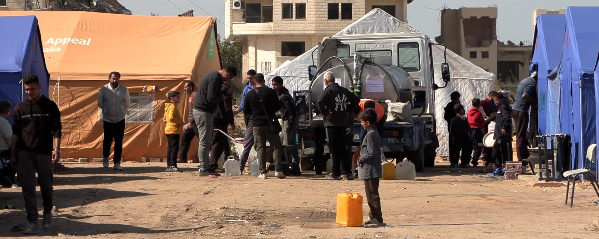 من الخيمة إلى الخيمة... أول مخيم إيواء في غزة يحتضن عائدين من جنوبي القطاع - سبوتنيك عربي, 1920, 04.03.2025