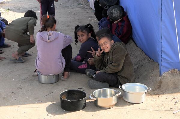 من الخيمة إلى الخيمة... أول مخيم إيواء في غزة يحتضن عائدين من جنوبي القطاع - سبوتنيك عربي